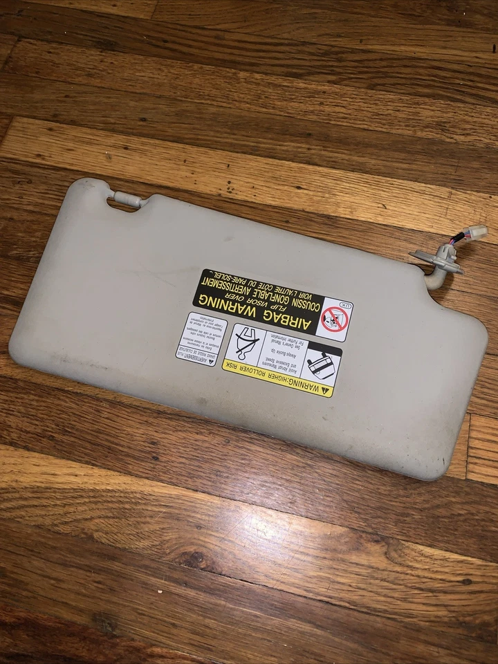 2008 - 2015 年日产 Rogue Sun Visor 司机侧 BEIGE 乙烯基左原始设备制造商带灯 — 第 3/3 张图片