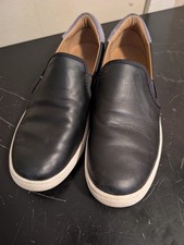 Ugg Women  s CAS Black Leather Slip-On Sneaker 1132711 Size 7.5 EXCELLENT