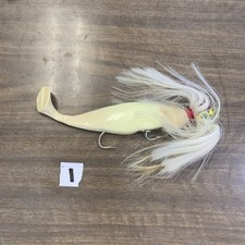 LARGE MUSKY LURE 11" RUBBER AND HAIR WITH HEAVY JIG HEAD