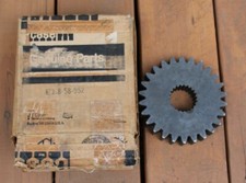CASE GENUINE PARTS GEAR ca8-58-952 never used