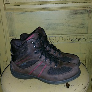 ecco ladies hiking boots