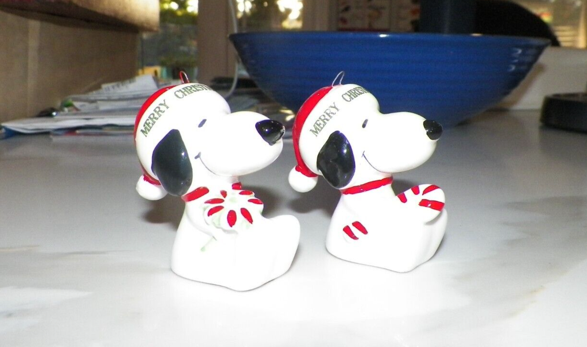 2 VTG 1977 PEANUTS SNOOPY CERAMIC ORNAMENTS | eBay