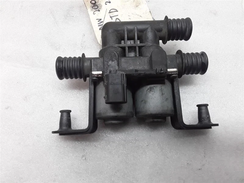 Válvula de control de calefacción agua BMW 525i 6411 2002 6906652-03 4-10-22P Foto 3 de 3