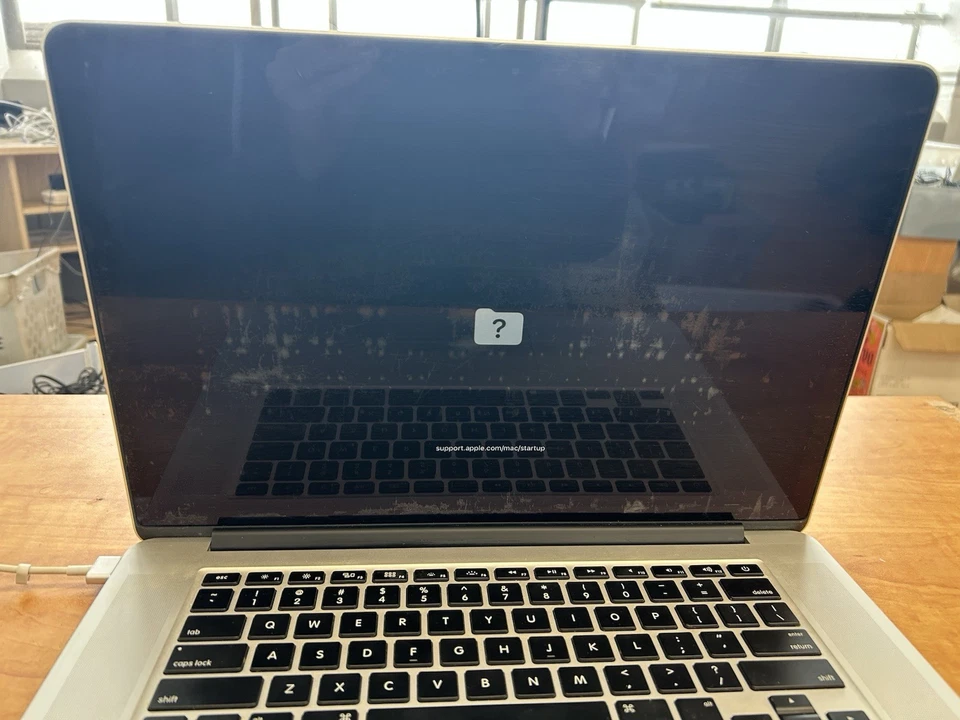 Apple MacBook Pro A1398 15" Laptop w/ i7-4750HQ 2.0GHz CPU 8GB RAM No SSD - Image 2 of 4