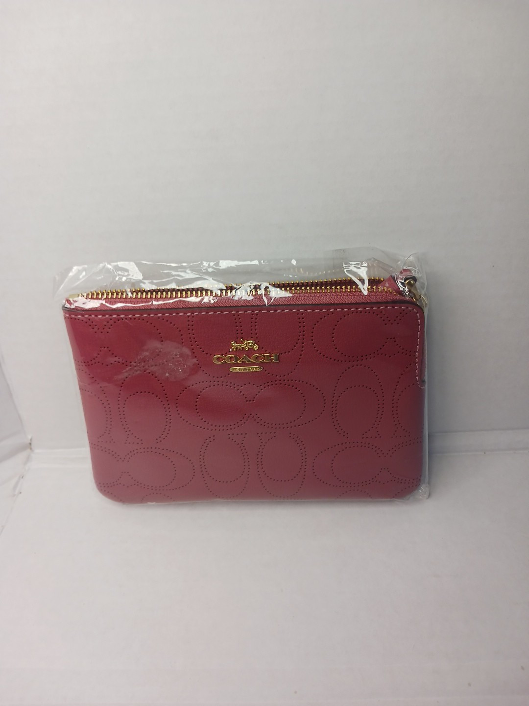Coach Signature Corner Zip Wristlet Perforated Leather Rouge Wallet Style 2961