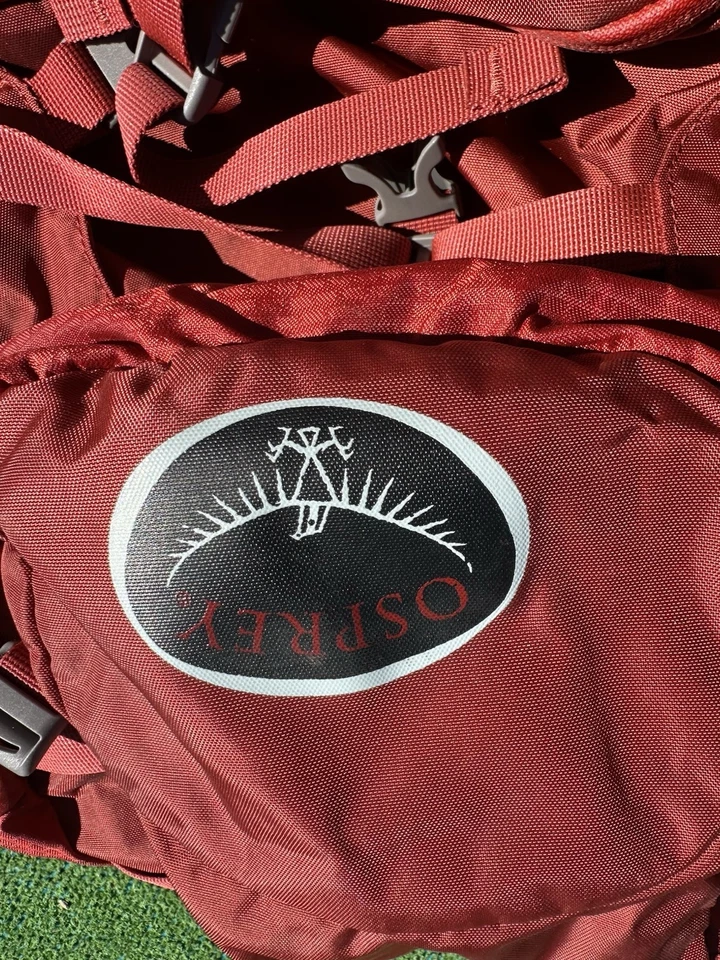 Mochila Osprey Ariel 55 para mujer con espalda roja mediana/airscape-EXCELENTE Foto 4 de 4