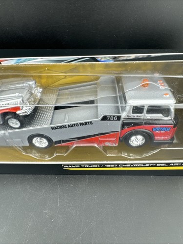 2020 Maisto Design Transport 1957 CHEVROLET FLATBED & Matching CHEVY BEL AIR Red - Picture 3 of 7