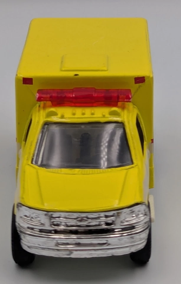 Código 3 CENTRO ESPACIAL Kennedy rescate de bomberos ambulancia e350 1/64 Falta camilla Foto 4 de 4