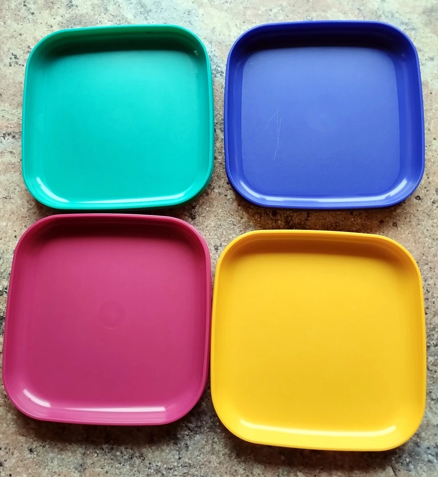 Tupperware Picknick Set 4 Teller 1 Deckel, 4 Becher mit Deckel Gebraucht - Bild 2 von 4