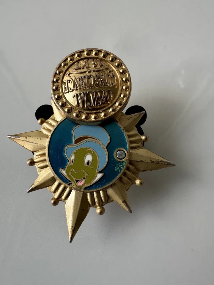 Disney Park Official Conscience 18kt Jiminy Crickets Pin Exclusive Limited ￼ - Image 3 of 4
