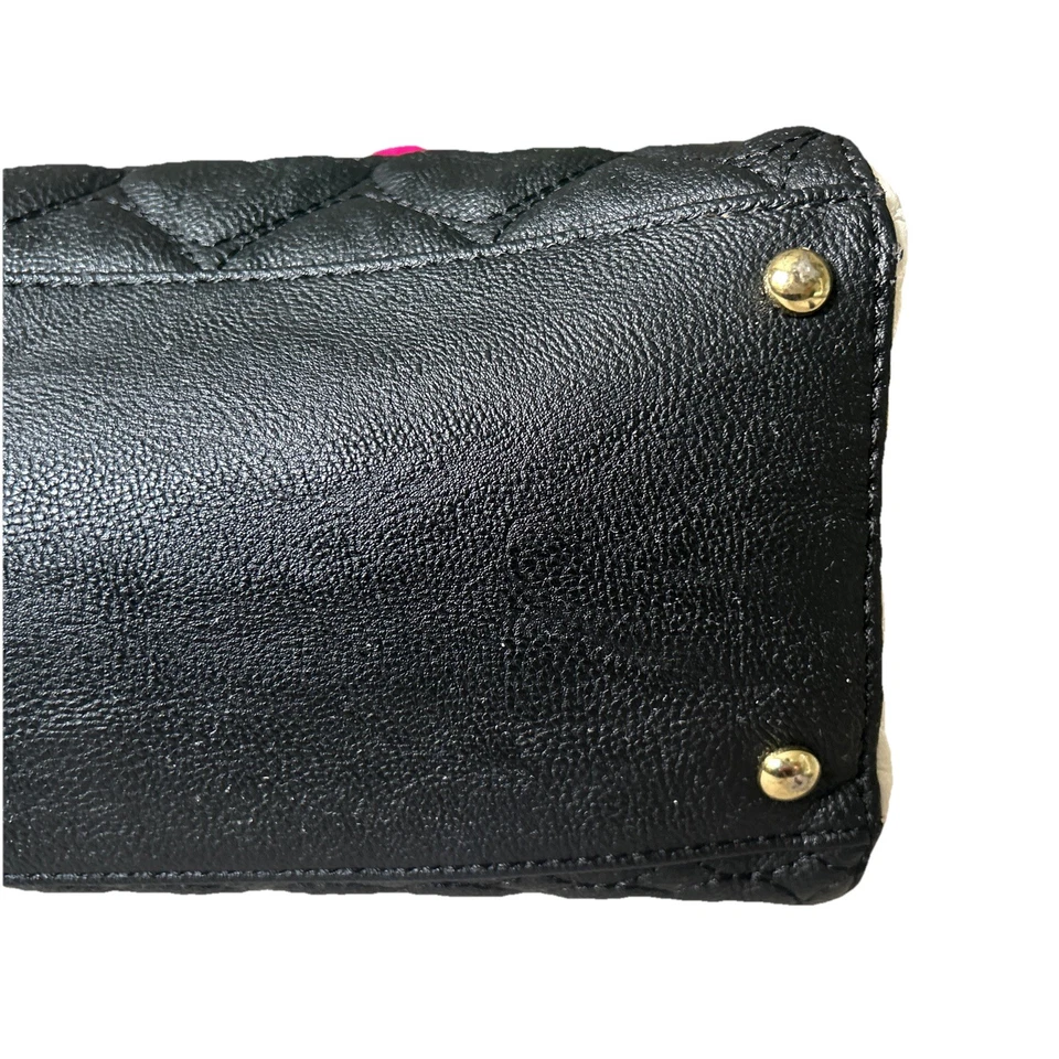 Bolso de Hombro Betsey Johnson Corazones Acolchado Negro Blanco Rosa Pom Pom Cadena Dorada Foto 2 de 4