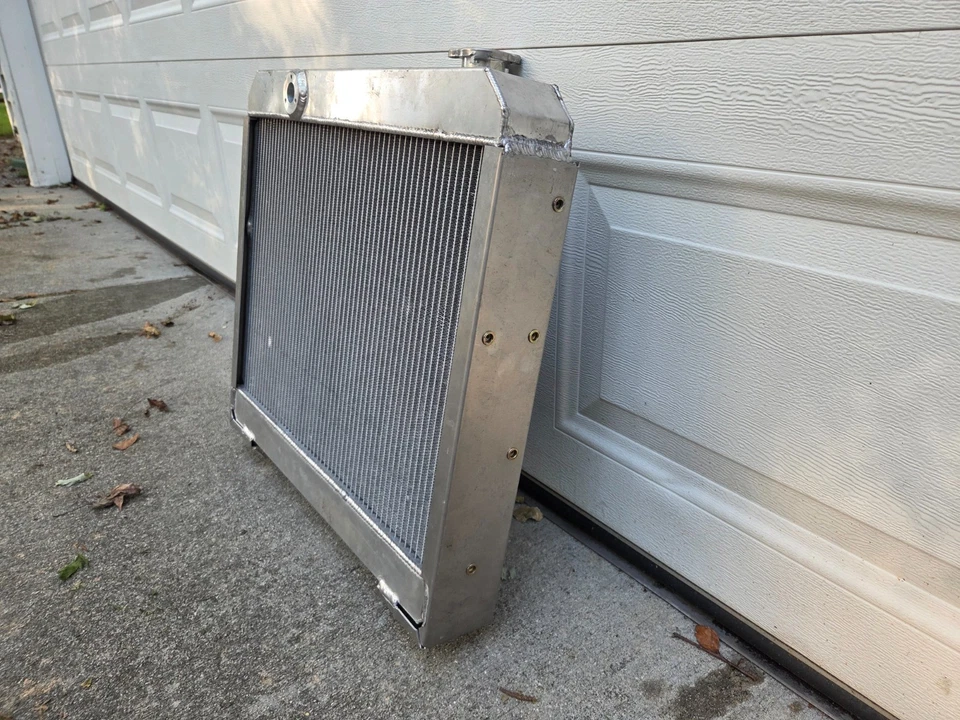 Radiador de aluminio apto para Jaguar 4.2L XKE E-Type Series 2 1968-1971 transmisión manual Foto 3 de 4