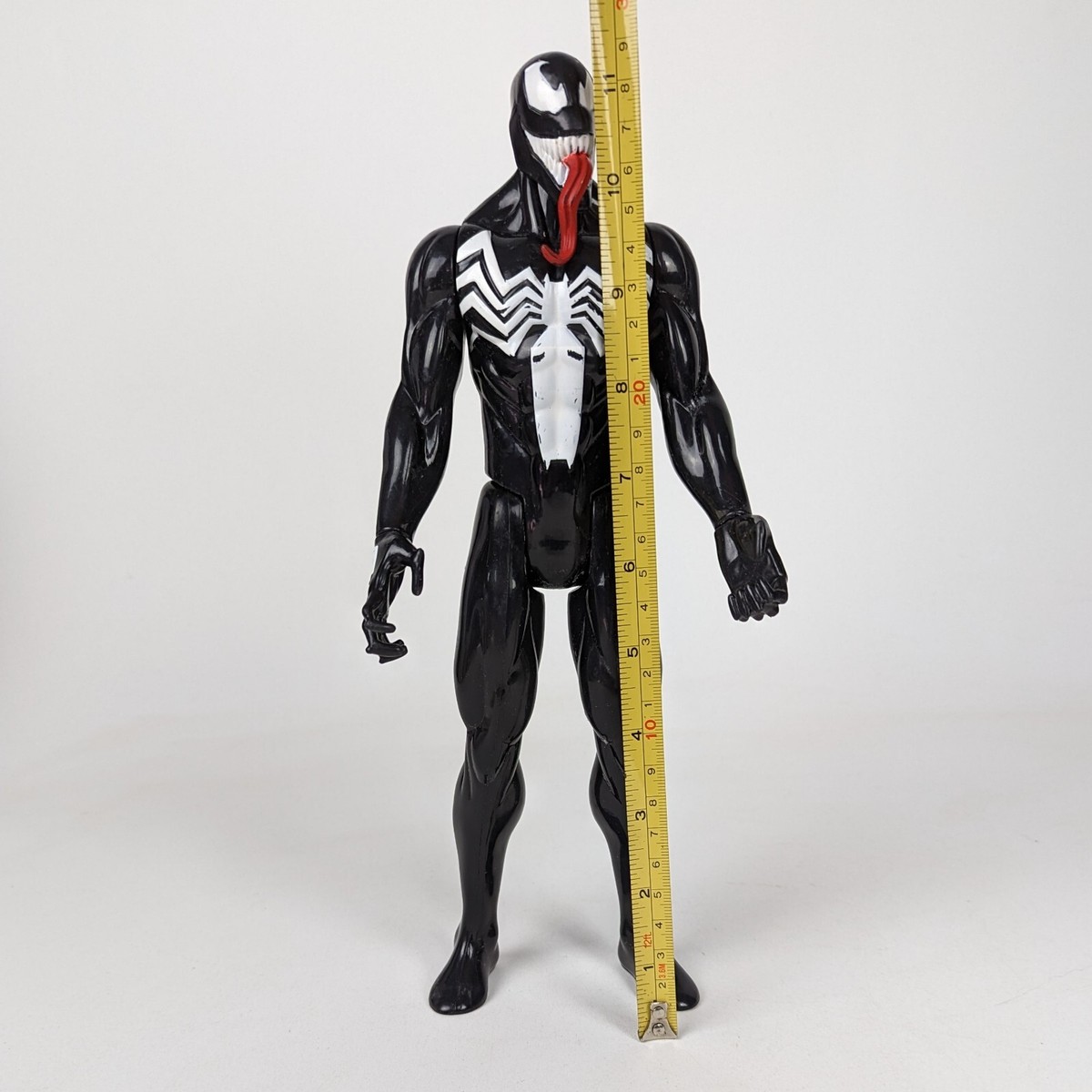 Venom 11.5 Inch Figure Marvel Ultimate Spider-Man Titan Hero