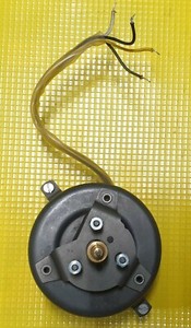DUAL Type 1019 Plattenspieler Ersatzteil Elektro Motor Original Teil.