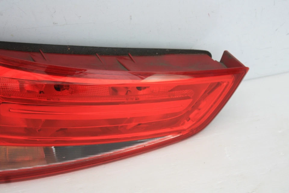 Luz trasera lateral izquierda Audi A1 8X0945093D genuina Foto 3 de 4