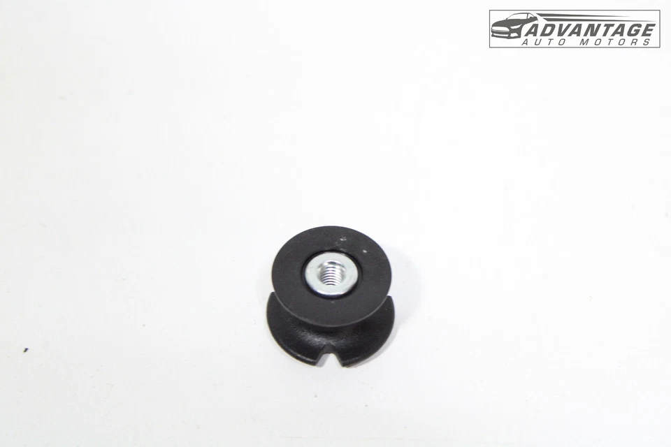 Ford Mustang 2015-2025 cupé maletero equipaje carga red gancho tuerca de retención OEM Foto 2 de 4