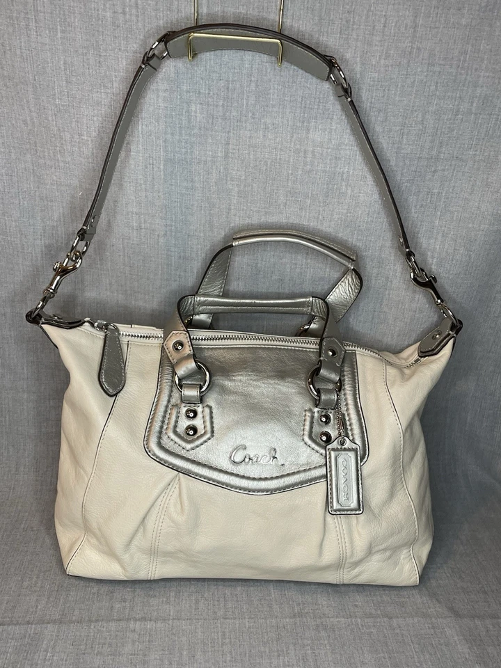 Cartera COACH Ashley Tiza Cuero Blanco y Plateado Cartera Bolso de Mano/Hombro F19247 Foto 2 de 4