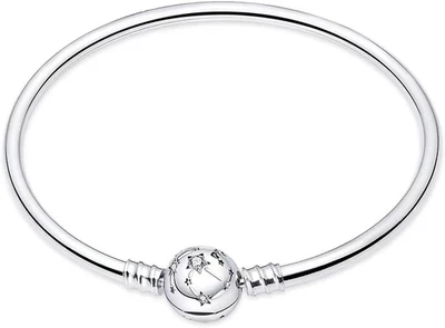 925 sterling silver bracelet with smooth polished finish, star-shaped pendant, and round adjustable clasp.