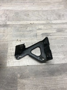 Volkswagen Tiguan 2008 Vorne links Halterung Kotflügel 5N0821135 TNR7763