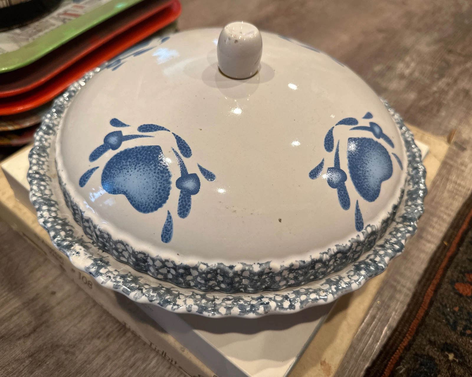 Vtg Ceramic Covered Pie Plate Lid Country Blue Hearts ABC Distributing