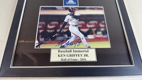 Ken Griffey Jr. signed 10x12 Seattle Mariners Photo Frame (Hall of Fame 2016) - Picture 3 of 4