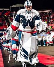 Darcy Kuemper 2023 Stadium Series Washington Capitals  8x10 NHL Hockey Photo