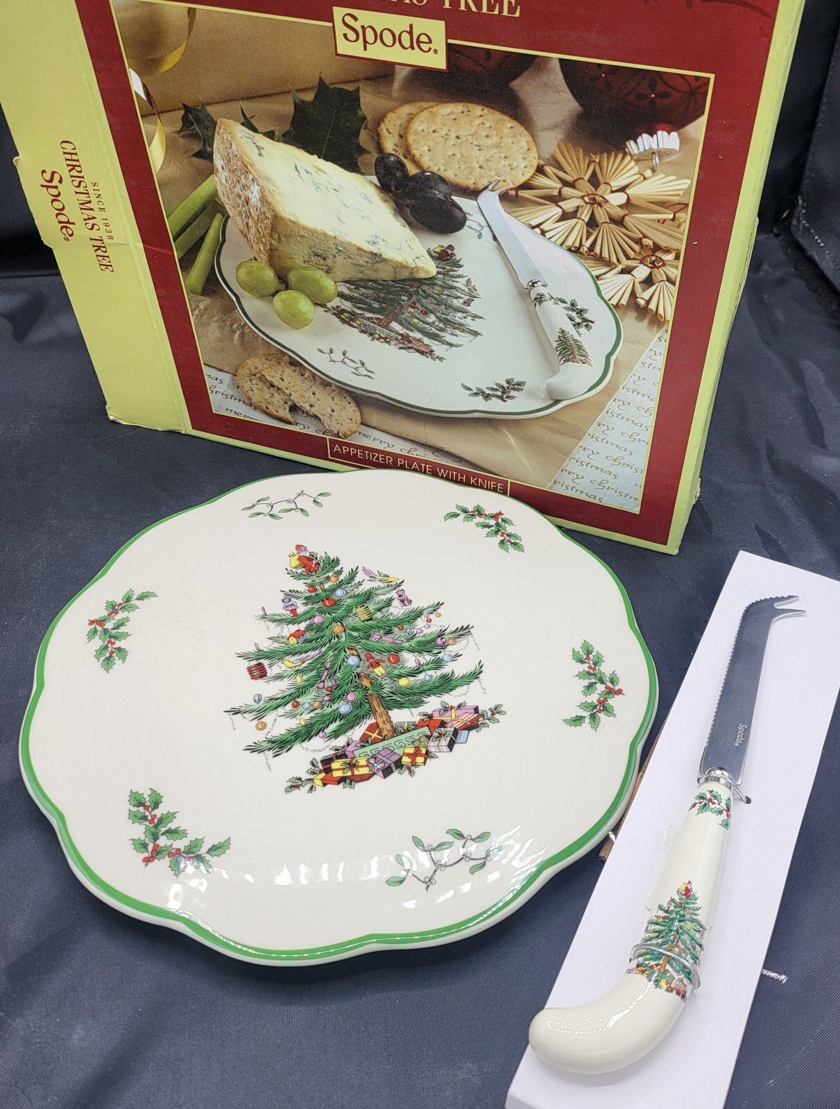 Spode Christmas Tree Appetizer Plate 9 Inch with 7.8 Inch Knife New in Box
