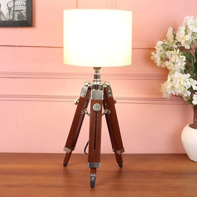 Tripod bedside top table lamp