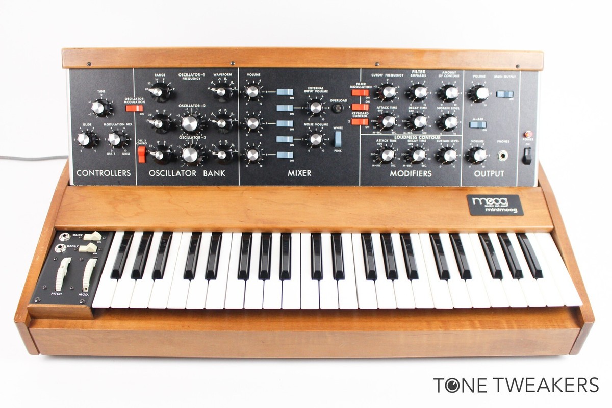 Moog Minimoog 70s Meticulously Refurbished Synthesizer 798x