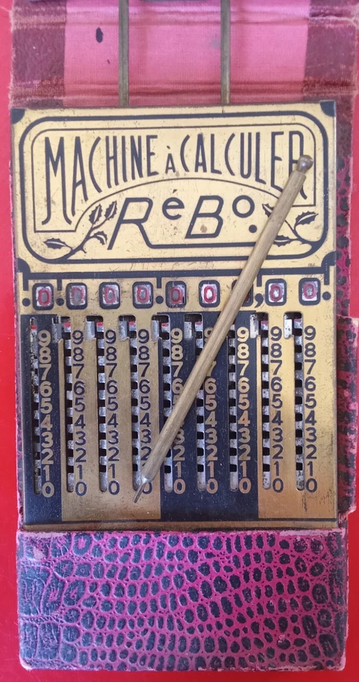 Ancienne machine à calculer REBO UNIS FRANCE avec étui et stylet d'origine  C38 - Photo 3/4