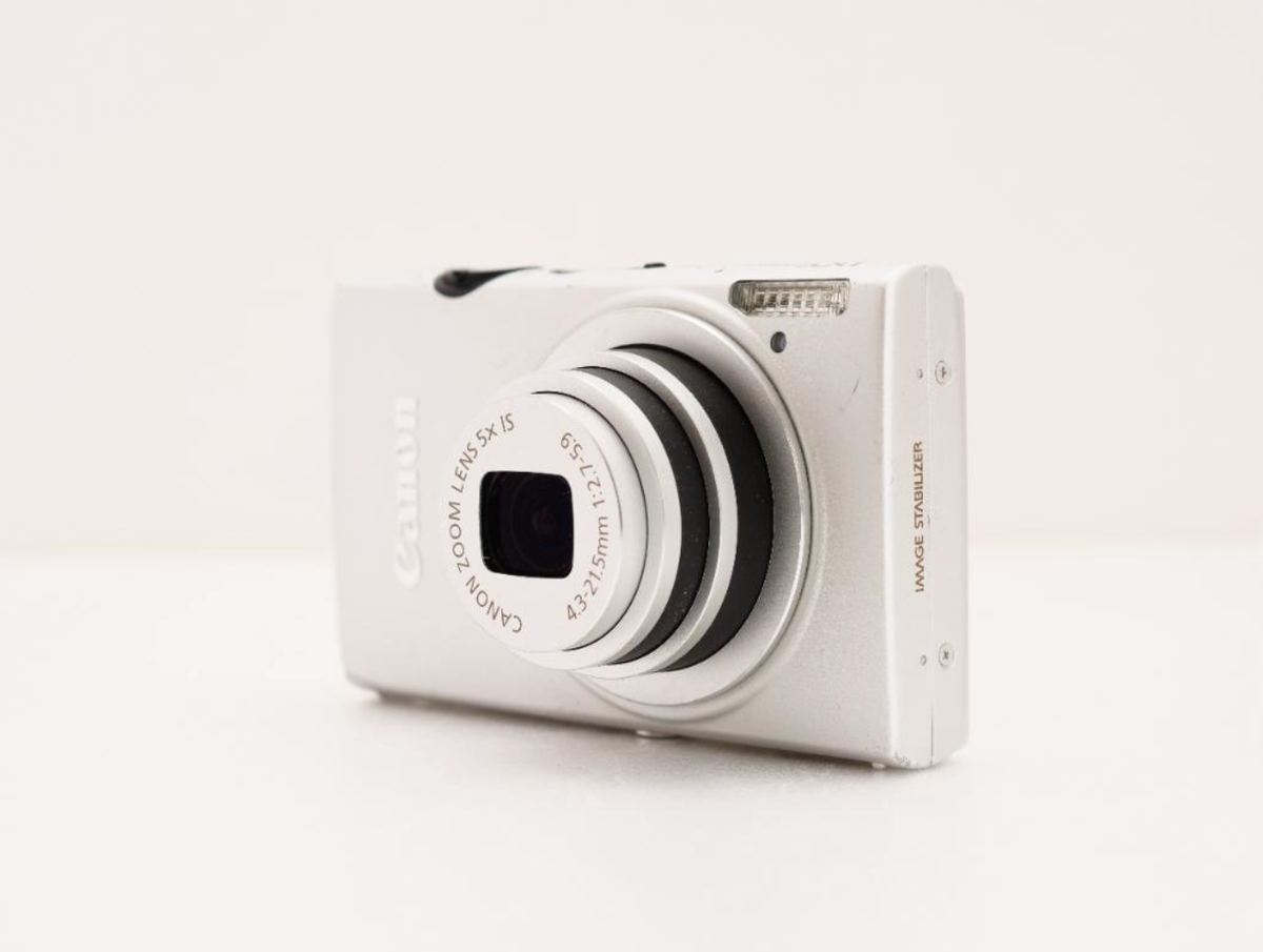 Canon IXY 220F Compact Digital Camera 16.1MP Silver English