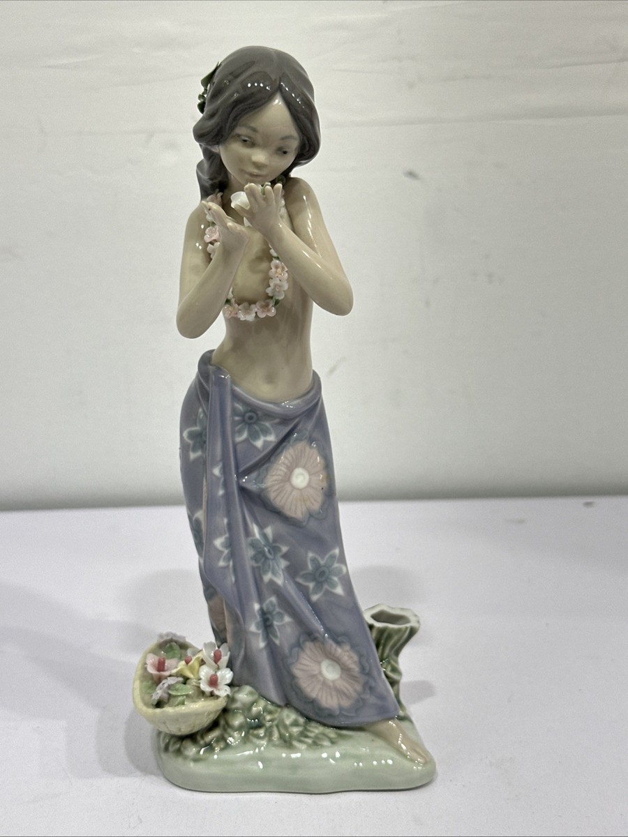 Lladro Figurine Aroma Of The Islands Tropical Girl Smelling