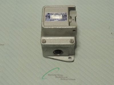 SQUARE D 2510KR-2H MANUAL MOTOR STARTING SWITCH 20A 10HP