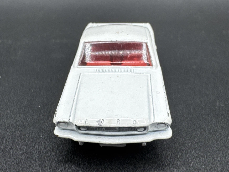 Vintage Lesney Matchbox #8 FORD MUSTANG white  Original Box COMPLETE - Image 3 of 4
