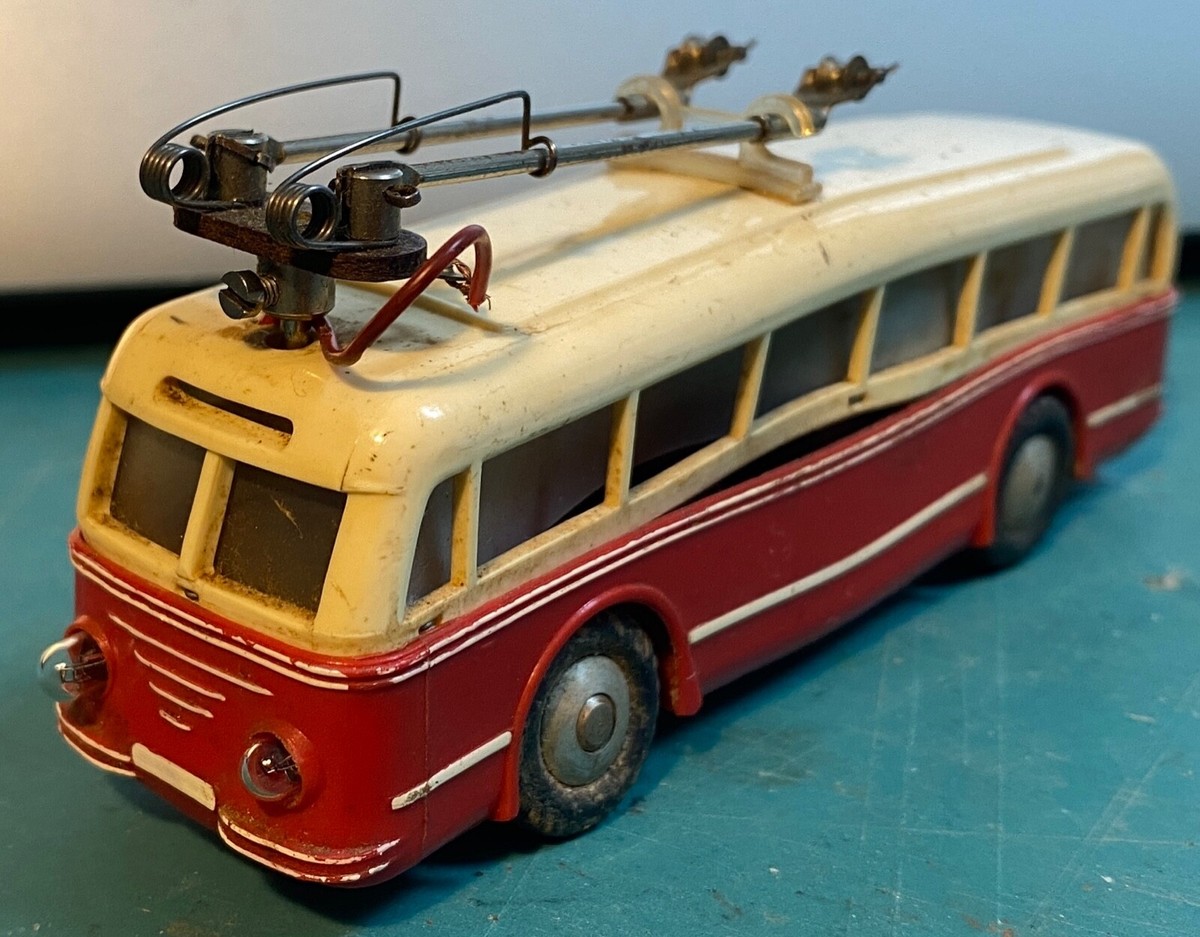 trolley bus HO rouge crème 2 axes 4 roues DGPM Eheim Brawa