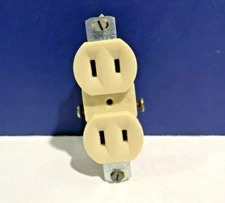 10-PK Leviton IVORY Bakelite Duplex Flush Receptacle w/ Narrow Ears NEW 222-I