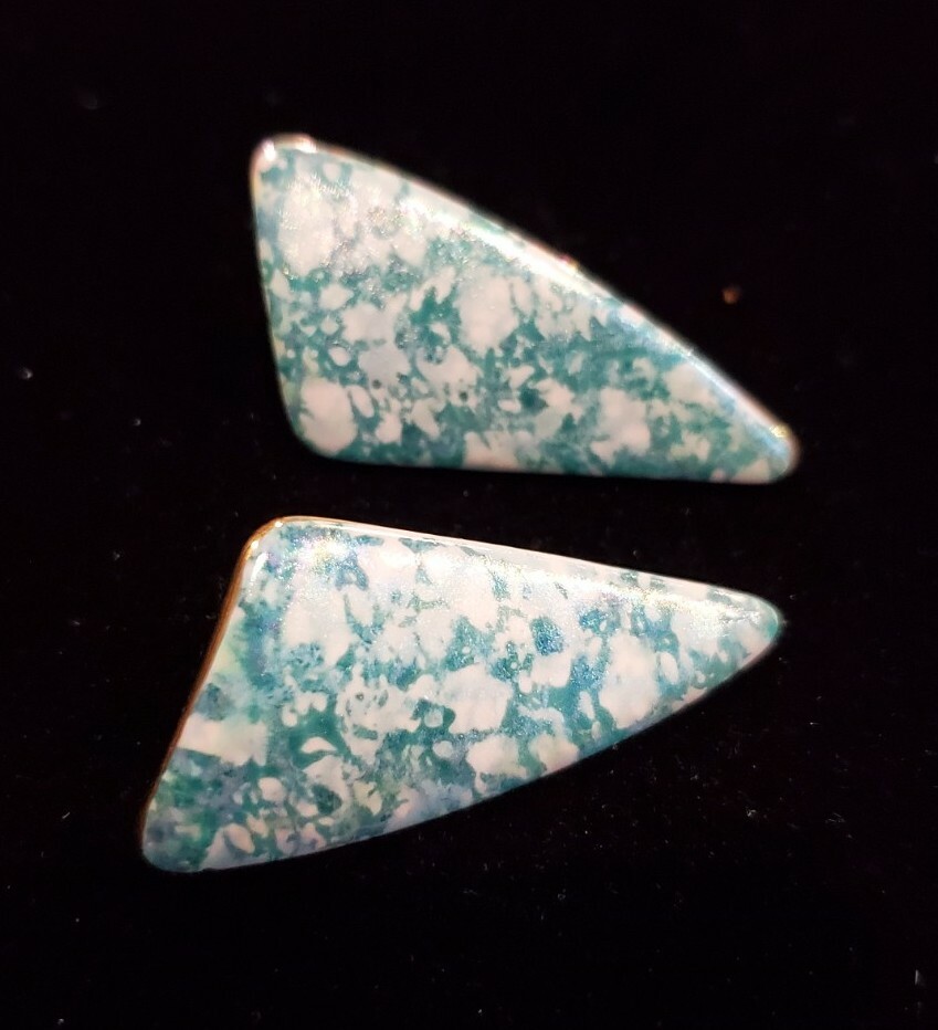 Unsigned Ceramic Triangular Shaped Teal White Iri… - image 3
