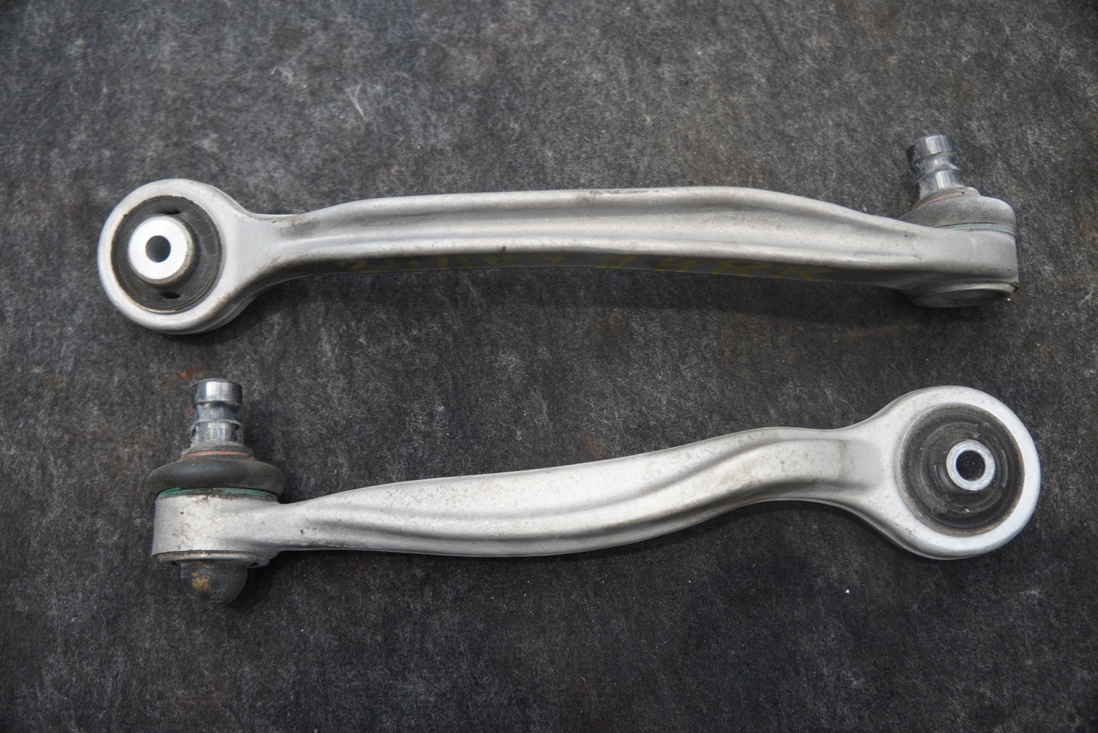 Set 2 Front Right Upper Control Arm 4E0407506F OEM Bentley Flying Spur 2013+