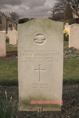 PHOTO  AN AIRMAN'S LAST RESTING PLACE - CRANWELL FAR FROM WHERE HE MET HIS FATE