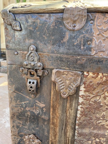 Antique Captains Pirates Chest 32IN X 22IN X18IN Camel Back Authentic Trunk - Picture 8 of 11