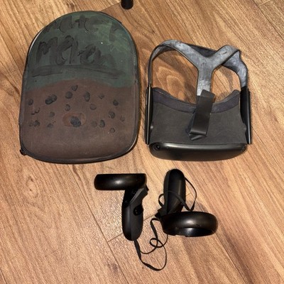 Oculus Quest 1 VR Gaming Headset 128 GB Black W/ Controllers- No Charger