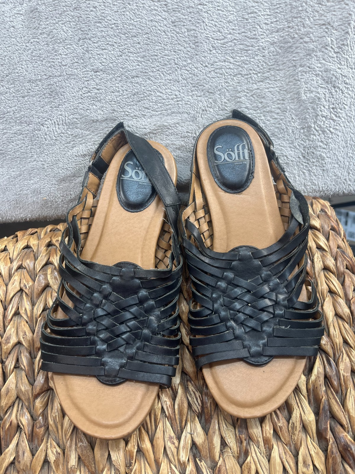 Sofft Sandals Womens Size 7.5 Black Leather Strappy Flat Comfort