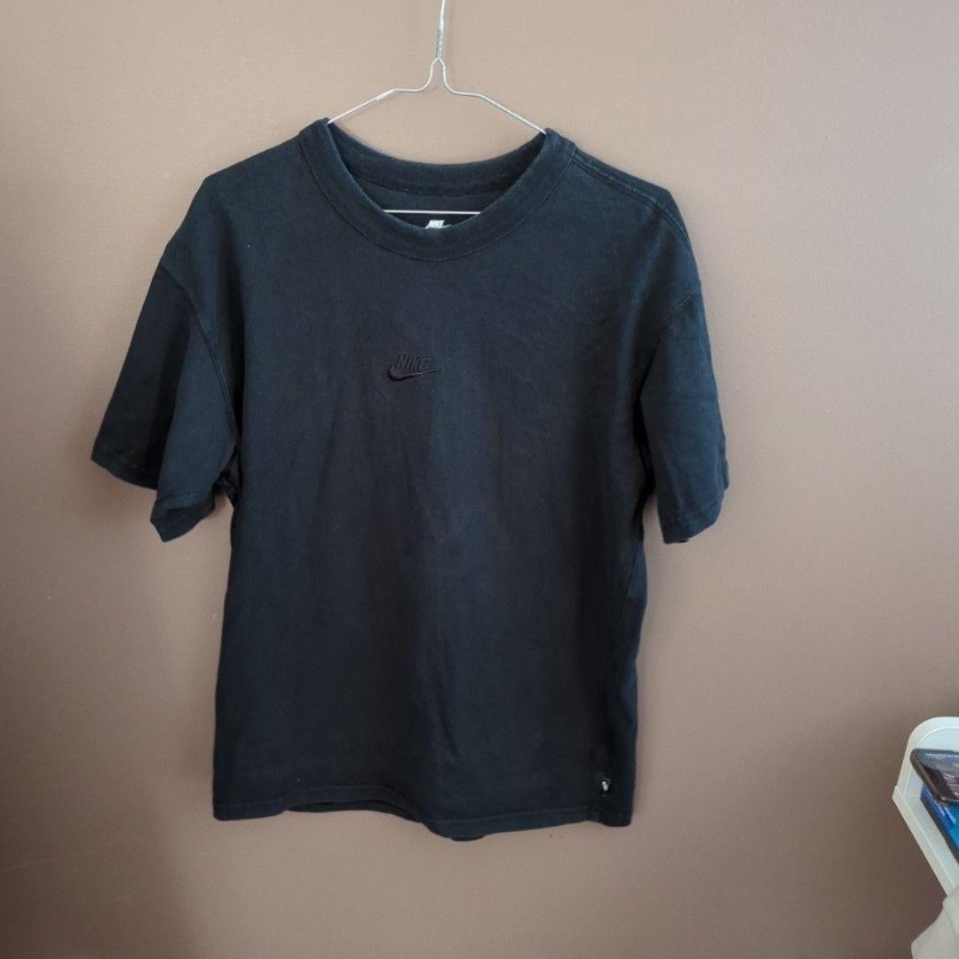 Nike Shirt Mens Small Black The Nike Tee Loose Fit Small Logo Tee T-Shirt Casual