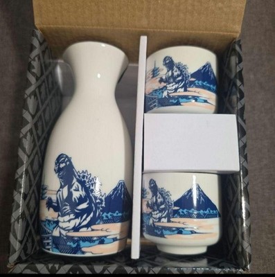 Godzilla sake bottle and sake cup set TOHO Japan Unused