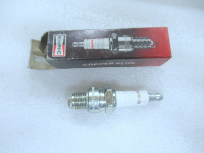 SP23 Genuine Champion QL78C Copper Plus Spark Plug 883 OEM New Factory Boat Part