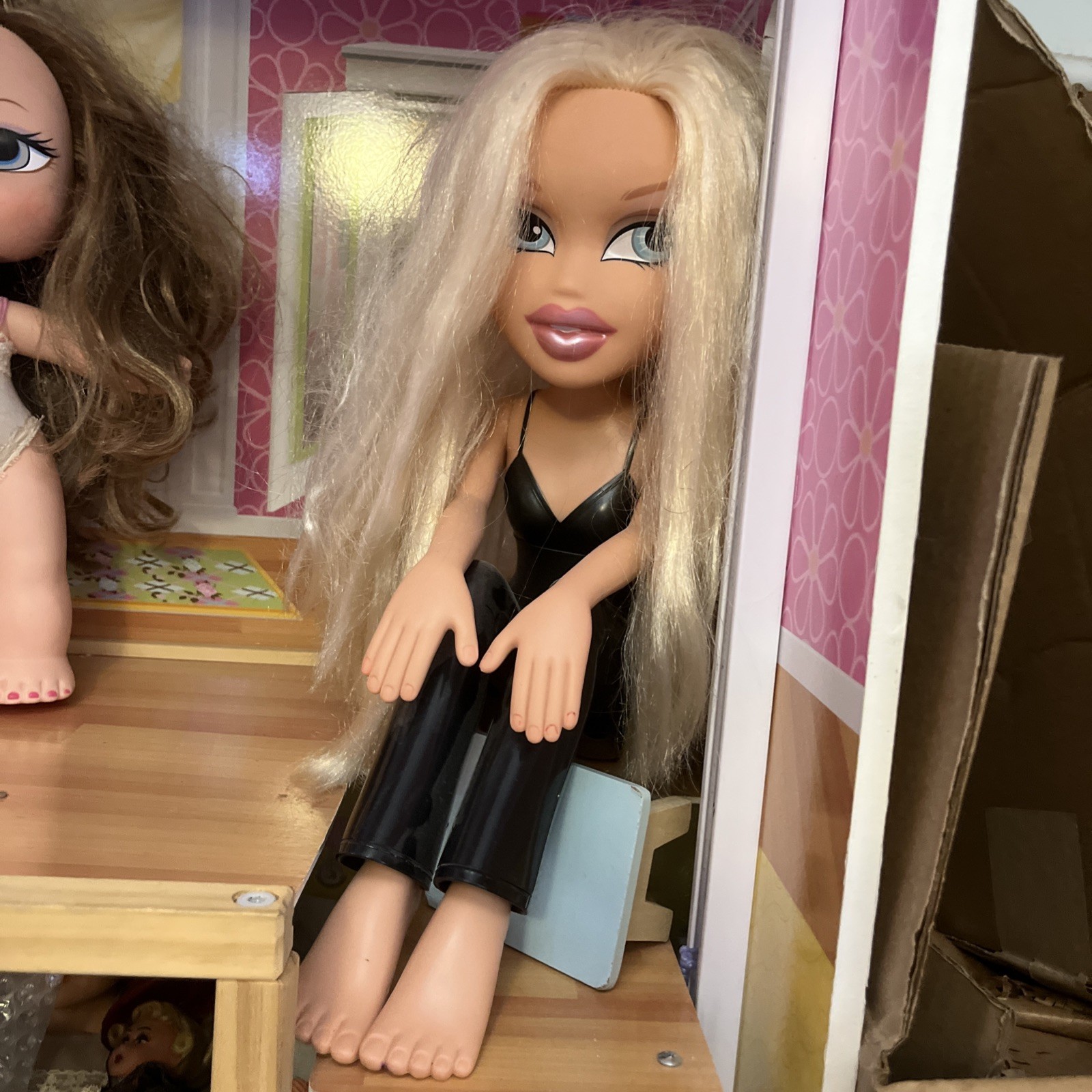 Bratz The Movie Funky Fashion Makeover Large Cloe full body 