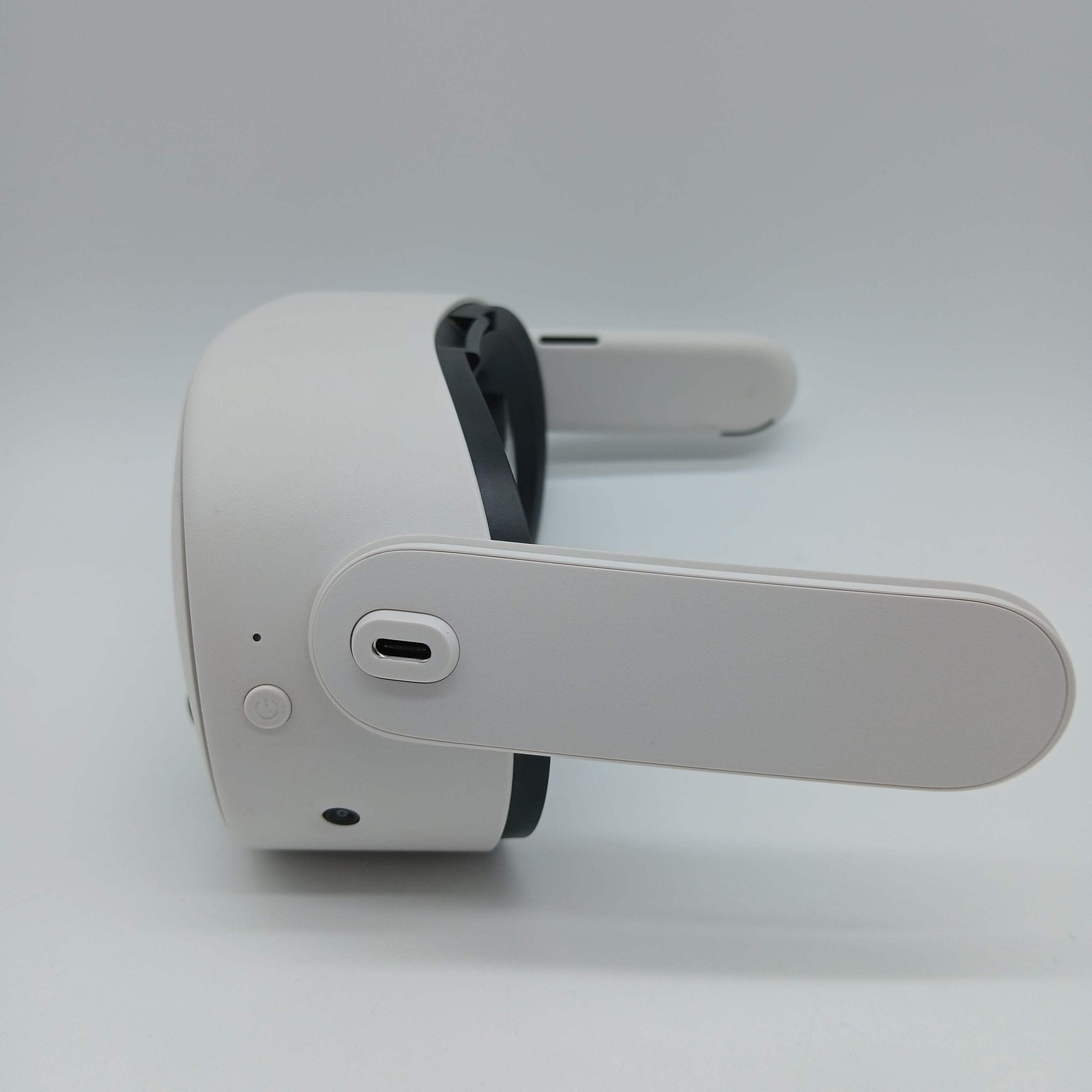 Meta Quest 3S 128GB Standalone All-in-One VR Headset P97