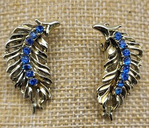 Authentic Elegant vintage blue rhinestone clip earrings gold plated leaf feather estate