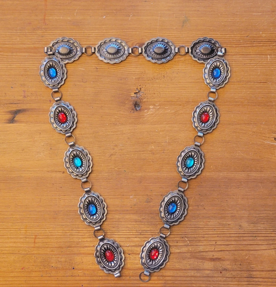 Cinturón Concho Western Estampado Gris Niquelado 36 pulgadas con Piedras de Vidrio Multicolor Foto 3 de 4