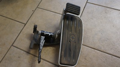 04-136 Yamaha Royal Star Tour Deluxe XVZ1300 Right Floorboard